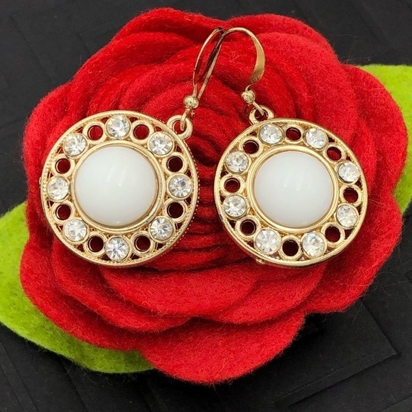 🍀 White Dot Rhinestone Gold Dangle Earrings - Picture 1 of 2